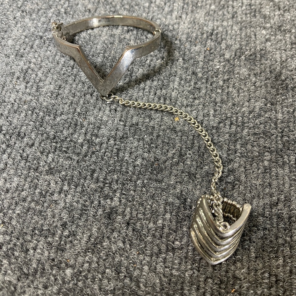 Cuffed Bracelet With Elastic Ring - image 4